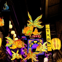 Lanterne chinoise artisanale en soie imperméable en forme de poisson pour la décoration de rues commerciales