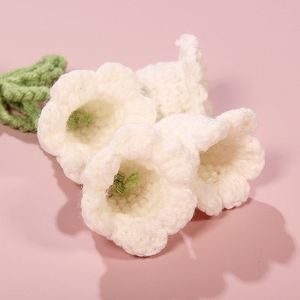 Porte-clés Bohème Fait Main en Laine au Crochet, Breloque de Sac, Pendentif, Accessoire pour Femme et Fille, Motif Fleur en Peluche Tressée, Style Carillon Éolien - Product Image 4