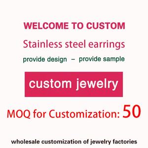 Fabricantes de Pendientes de Oro Personalizados, Pendientes de Aro con Nombre de Bambú de Acero Inoxidable con Logotipo para Hombres y Mujeres - Product Image 1