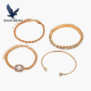 طقم أساور نسائية مكون من 3 قطع مطلية بالذهب مع زركون على شكل رقم 8 قابل للتعديل - Product Image 5