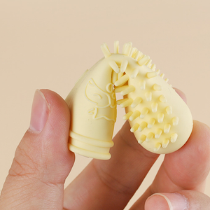 Cepillo de <span class=keywords><strong>dientes</strong></span> de silicona suave reutilizable de doble cara para mascotas, cepillo de <span class=keywords><strong>dientes</strong></span> portátil de lujo para <span class=keywords><strong>perros</strong></span>, herramienta de aseo ecológico para mascotas - Product Image 5