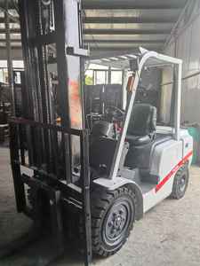 รถยก TCM 4 ตัน มือสอง เสากระโดง 2 ท่อน เครื่องยนต์ดีเซล ชั่วโมงการใช้งานต่ำ ยกสูง 2000 มม. เกียร์ แบริ่ง มอเตอร์ บำรุงรักษาอย่างดี พร้อมใช้งาน - Product Image 3