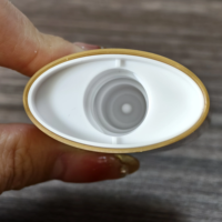 Flacon de lotion solaire ovale plat de 50 g, emballage cosmétique en plastique vide avec bouchon à vis orange pour étiquette privée OEM ODM