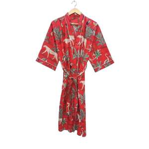Nuevo Kimono de Algodón con Estampado de Selva Roja, Ropa de Estar por Casa con Estampado Floral Hecho a Mano, Disponible a Precio de Mayoreo - Product Image 4