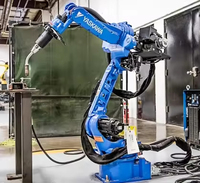 Pengelasan Bagian Logam Lembaran dengan Robot Pengelasan Busur MOTOMAN-AR2010 Hemat Ruang Stasiun Pengelasan Robot