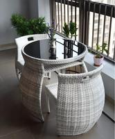 Ensemble de patio peu encombrant pour l'extérieur | Table et chaises de bistrot imbriquées 3 pièces avec dessus en verre trempé pour balcon ou jardin