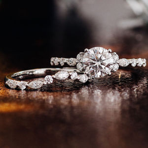 Anillos de Joyería de Moda Personalizados de Oro Sólido de 10k, 14k y 18k con Moissanita Redonda de Corte DEF, Hechos a Mano, para Compromiso y Boda para Mujer - Product Image 3