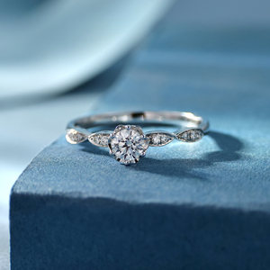 Anillo de Compromiso y Boda Clásico en Forma de Flor, Hecho a Mano, en Oro Blanco Sólido de 14K con Baño de Rodio y Diamantes Naturales, Joyería Fina - Product Image 5