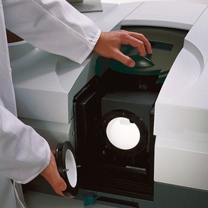 Espectrofotómetro UV-Vis-NIR Agilent Cary 6000i para análisis de laboratorio - Product Image 2