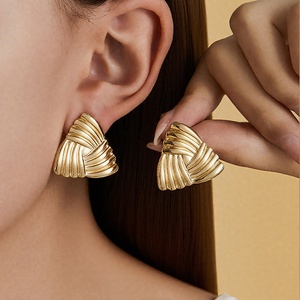 Pendientes geométricos de acero inoxidable Jingciren Boutique, estilo europeo y estadounidense, transfronterizos, de lujo, con personalidad y a la moda. - Product Image 1