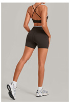 Nouvel ensemble de yoga pour femme : soutien-gorge de sport à dos croisé avec bordure contrastante et short taille haute – Tenue de sport pour femme
