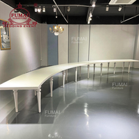 Mobilier événementiel Table de mariage en MDF blanc pour réception serpentine