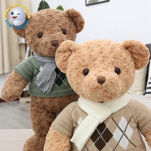 Ours en peluche personnalisé grand modèle avec pull et écharpe - Product Image 5