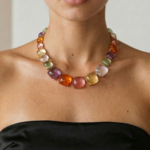 Set di Gioielli Placcato Oro 18K con Cristalli Multicolore Taglio Cuscino, Collana Girocollo con Pietre Incastonate a Griffe Quadrate e Orecchini Pendenti da Donna per Feste - Product Image 4