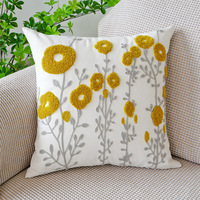 Housse de coussin décorative 18x18 pouces, broderie florale botanique nordique, taie d'oreiller capitonnée pour canapé, chambre, salon, décoration intérieure