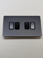 Interrupteur mural bidirectionnel Mkee Ahome en acier inoxydable avec ports USB-A et USB-C, 250V 13A, norme britannique/européenne, panneau noir