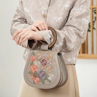Bolso de Mano Inspirado en Diseñadores, Bordado Floral 3D, Cuero Sintético PU, Regalo Navideño