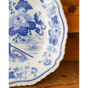 Bandeja Decorativa Rectangular con Diseño Intrincado de Flores Orientales Azul Claro - Product Image 1