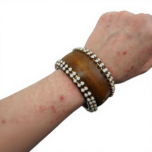 Bracelet jonc vintage en bois, unique et élégant, avec incrustation plaquée or, bijoux pour femmes, cadeaux pour mariages et fêtes - Product Image 5