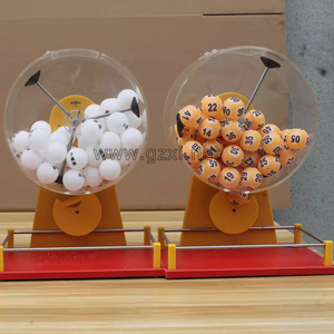 เครื่องเขย่าลูกบอลสองสี 50 ลูก สำหรับเทเบิลเทนนิส แบบใช้มือ พร้อมเอฟเฟกต์แสงระยิบระยับ ทำจากไม้ ใช้เป็นเครื่องเขย่าลูกบิงโกแบบตั้งโต๊ะ - Product Image 1