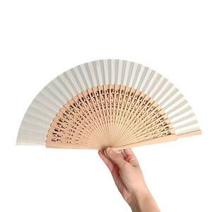 Éventail pliant en bois ajouré 23 cm, logo personnalisé, art populaire peint, écologique, cadeau de mariage, éventail pour femme, décoration de danse - Product Image 6