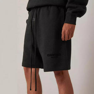 Vêtements essentiels en gros SS22 pour hommes : Shorts et chemises à manches courtes en tissu stretch, couleur avoine clair et avoine foncé - Product Image 1