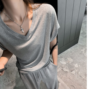 T-shirt basique à col en V pour <span class=keywords><strong>femme</strong></span>, coupe ample, <span class=keywords><strong>manches</strong></span> <span class=keywords><strong>courtes</strong></span> à épaules dégagées, <span class=keywords><strong>manches</strong></span> chauve-souris, style décontracté, haut personnalisé - Product Image 1
