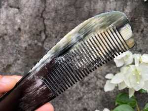 Peigne en corne de buffle fabriqué à la main pour le soin des cheveux réduit la casse ajoute de la brillance et convient à tous les types de cheveux - Product Image 6
