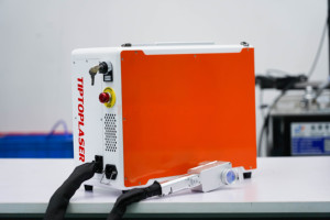 Meilleur prix 50w 100w Laser Cleaner Dérouillage 200w Portable Laser Machine de nettoyage pour le nettoyage des pièces de voiture en métal 12kg - Product Image 5