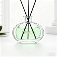 Individuelles Raumduft-Geschenkset mit Konservierten Blumen, Glasflasche, Reed-Diffusor, Gel-Kerze, Souvenir-Verpackung