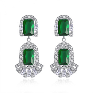 Orecchini Pendenti Vintage Stile Palazzo con Zirconi Verde Smeraldo, Gioielli di Lusso Retrò per Donne, Eleganti Orecchini alla Moda - Product Image 1