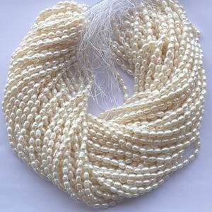 Perles de riz en <span class=keywords><strong>pierre</strong></span> de nacre <span class=keywords><strong>naturelle</strong></span> blanche de 3 mm et 4 mm, vente en gros, <span class=keywords><strong>fournisseur</strong></span> direct d'usine de perles pour la bijouterie - Product Image 4