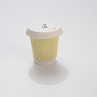Vente en gros d'usine : Gobelets à café jetables écologiques en papier avec couvercle couronne et logo personnalisé pour hôtels et restaurants