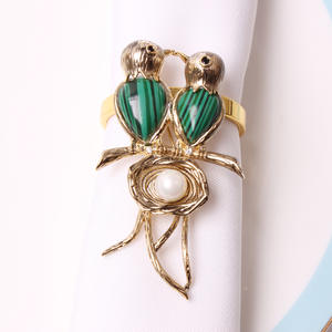 क्रिसमस की नई रॉबिन और डबल स्वैलो टर्बोक्विज़ नैपकिन रिंग सेट - Product Image 4