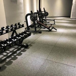 Tapis en caoutchouc antidérapant en gros pour les installations de terrain de jeu et les zones de gymnastique, résistant aux températures élevées et basses, ne se déforme pas facilement, extérieur - Product Image 3