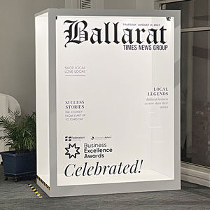 Cabina de Fotos Personalizada con Diseño de Revista, Cabina de Fotos con Portada de Revista para Bodas, Fiestas, Cabina de Fotos Vogue para Decoración de Eventos - Product Image 5