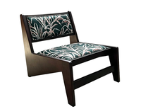 Fauteuil de loisirs en tissu confortable et luxueux, avec rembourrage en éponge et structure en bois de frêne, idéal pour salon, hôtel, appartement, chambre, villa, bureau ou club.