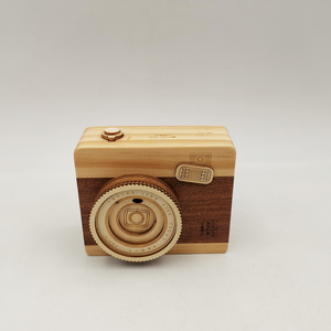 Boîtes à musique en bois pour caméra Boîte à musique rétro en bois classique <span class=keywords><strong>mélodie</strong></span> mécanique Cadeau musical spécial pour les amis Fête d'anniversaire en famille - Product Image 1