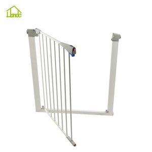 Puerta de seguridad retráctil para bebés, para escaleras, perros, cachorros o gatos - Product Image 2