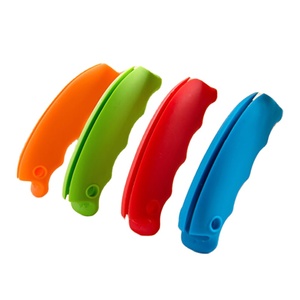 Wholesale Silicone Food Bucket <strong>Stuff</strong> Relax Carrying Handle Portable Muti-<strong>Function</strong> Shopping Bag Silicone Grip Bag Clip - Product Image 1