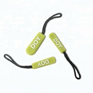 Accessoires vestimentaires en gros : tirettes de fermeture éclair en caoutchouc PVC souple avec logo 3D gaufré personnalisé pour vêtements - Product Image 4