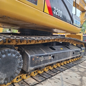 Excavatrice sur chenilles d'occasion CAT320D2, bon état, poids opérationnel de 20 tonnes, à prix réduit en vente - Product Image 4