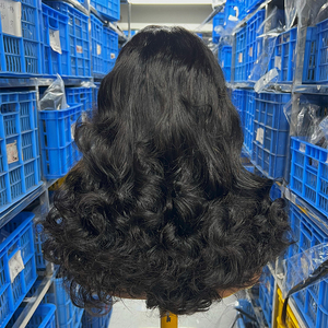 Perruque de <span class=keywords><strong>cheveux</strong></span> naturels vietnamiens 13x4 HD Lace Bouncy Curl, double épaisseur, sans colle, densité 250%, longue, style Fumi bouclé - Product Image 1