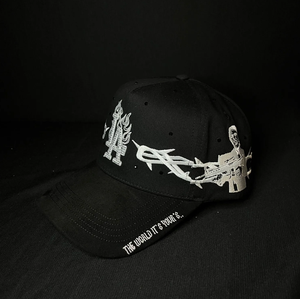 Cappello Trucker in Suede a 5 Pannelli Personalizzato con Visiera Curva, Strass e Spille Cromate, Fodera in Raso, Stile Corridos Tumbados, all'Ingrosso - Product Image 1