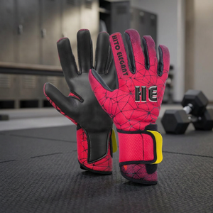 ถุงมือผู้รักษาประตูแบบสั่งทำพิเศษ สีแดงและสีดำ พร้อมยางลาเท็กซ์ Super Grip หนา 4 มม. แบบ Negative Cut - Product Image 3
