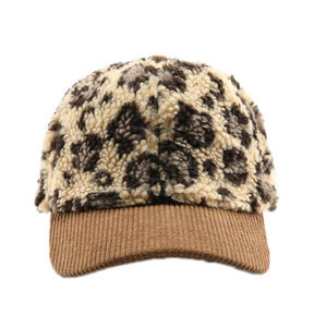 Topi Baseball 6 Panel Unisex Motif Leopard Hangat Lembut Bahan Poliester dengan Pinggiran, Model Fashionable, Dapat Disesuaikan, untuk Musim Dingin - Product Image 3