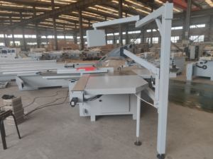 3200mm CNC Scie à Panneaux Automatique Haute Précision Avec Securite Scie a Alimentation Automatique Pour <span class=keywords><strong>Le</strong></span> Travail Du Bois - Product Image 3