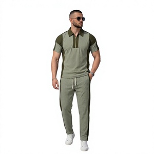 Ensemble de survêtement vert pour homme avec blocs de couleur, manches courtes, demi-zip, pantalon décontracté avec cordon de serrage et poches latérales, idéal pour l'été - Product Image 1