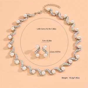 Ensemble de bijoux plaqué or avec collier et boucles d'oreilles en fausses perles ondulées pour femmes, idéal pour les mariages et les fêtes - Vente en gros - Product Image 5