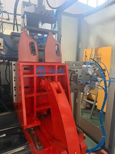 Machine de soufflage entièrement automatique pour bidons jerrycan de 20L et 25L en plastique HDPE, moulage par extrusion à double 3 couches - Product Image 5